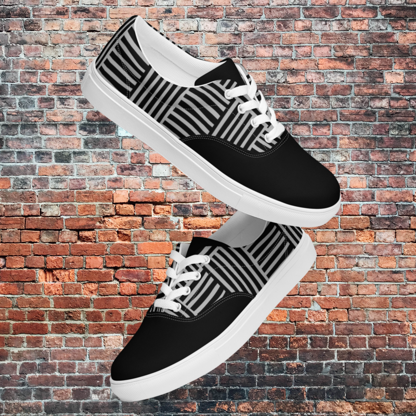 Women’s lace-up canvas shoes